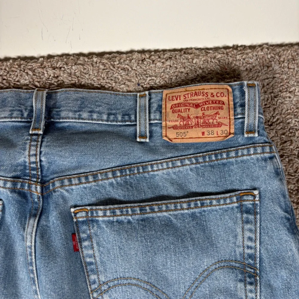 Vintage Levi's 505 Regular Fit Light Wash Jeans Mens 36x29 Denim Blue Y2K